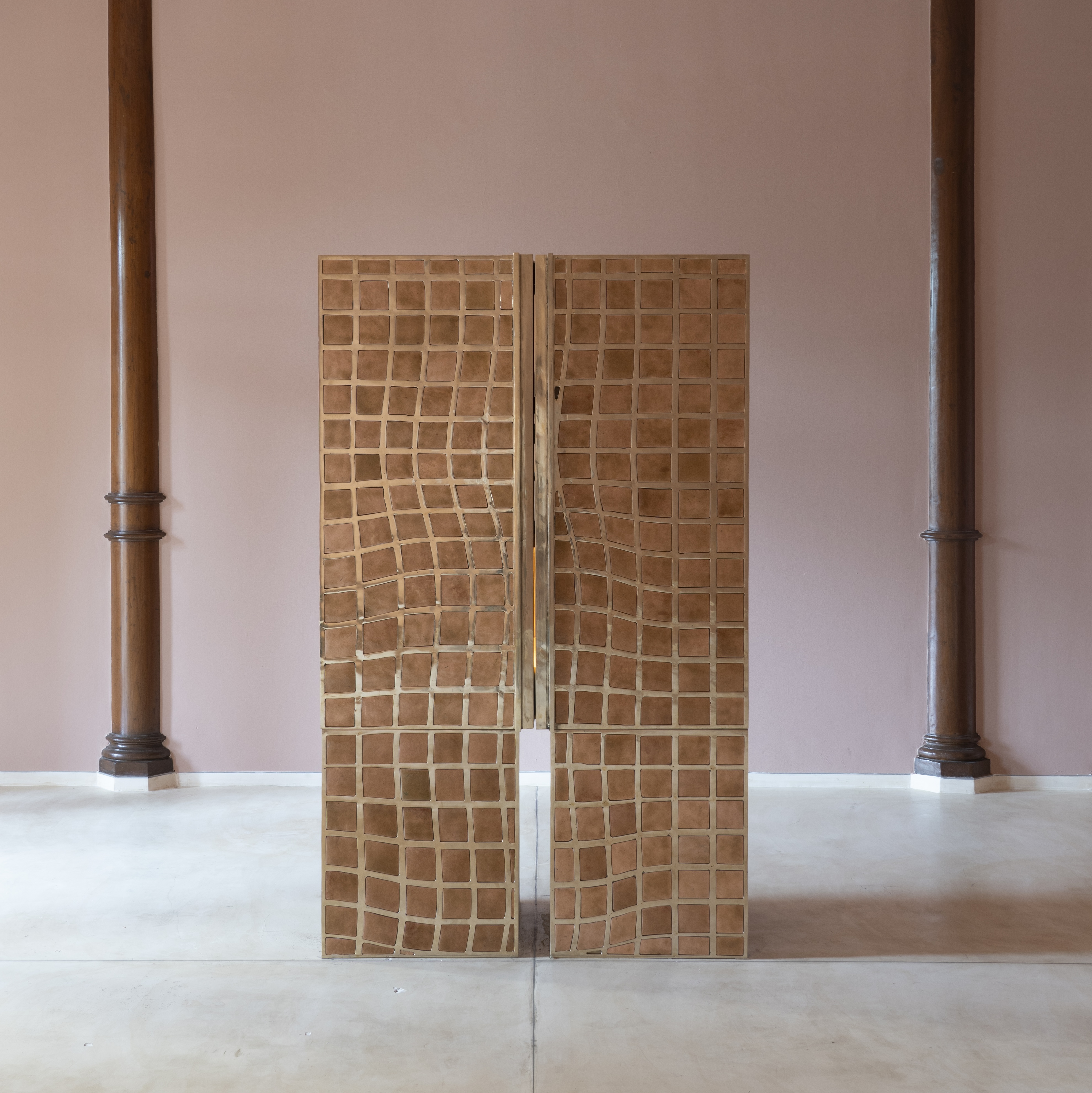 Lahar Bar Cabinet image number 4